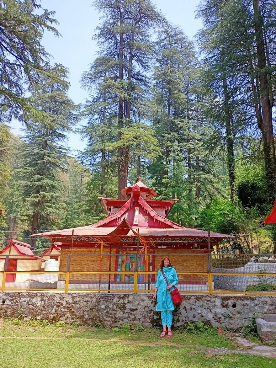 Et af de nyeste billeder af mig i Indien hvor vi besøger et tempel for den lokale gudinde nær Shimla, maj 2022..